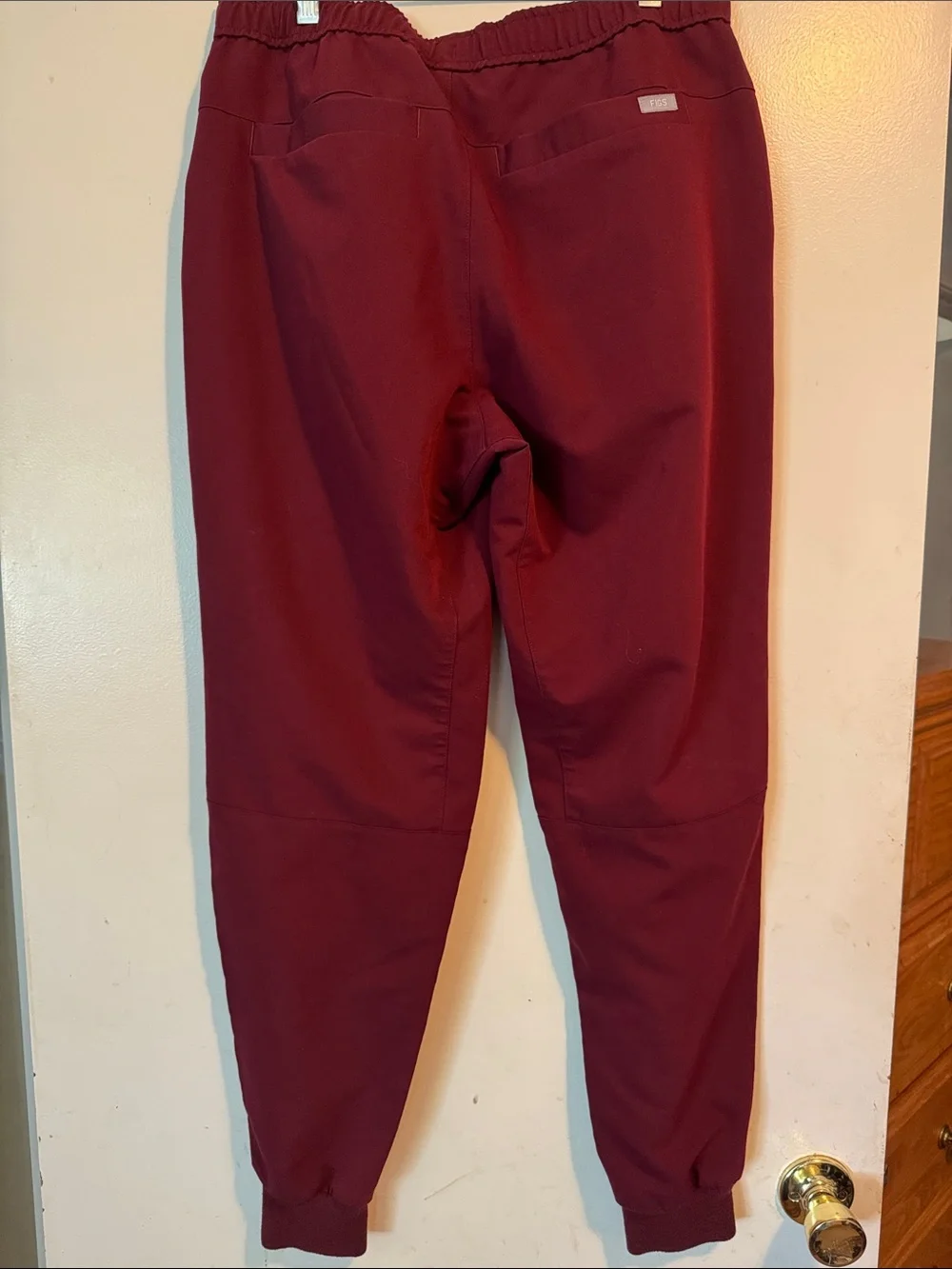 Figs maroon Men’s Scrub Jogger Pants with Drawstring